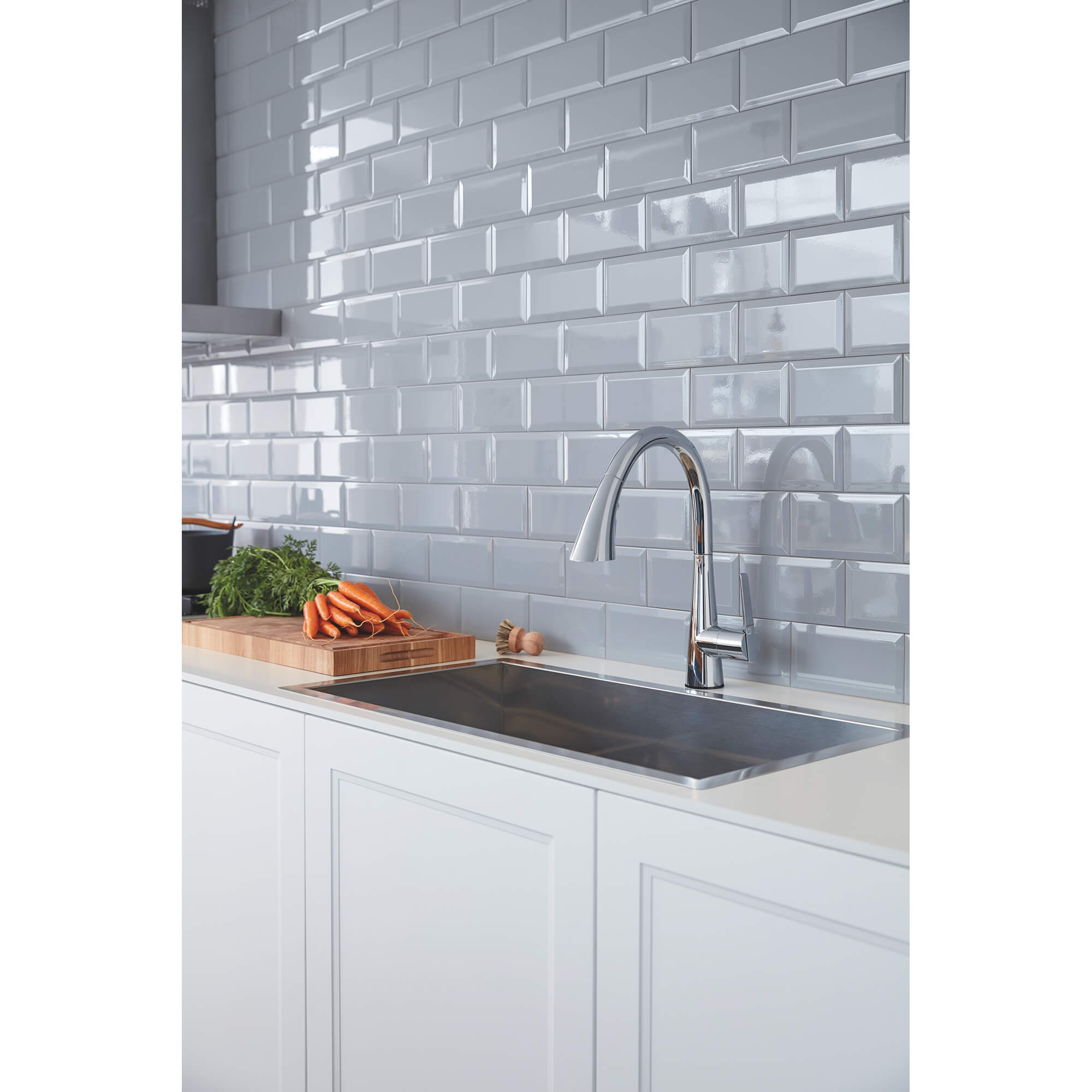 Single-Handle Pull Down Kitchen Faucet Triple Spray 1.75 GPM with Touch Technology